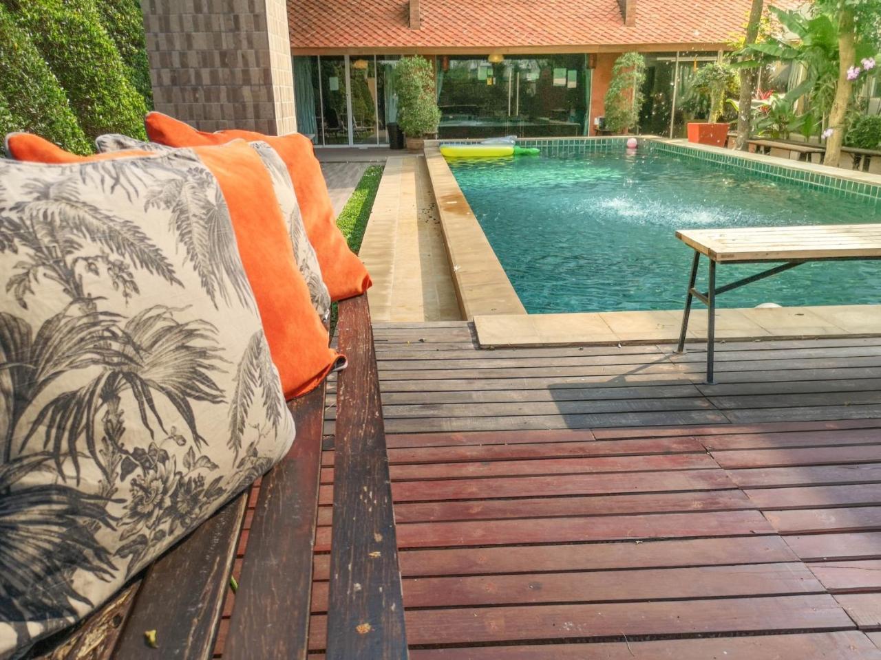 ตำหนักวิลล่า 10 ห้องนอน พร้อมสระว่ายน้ำส่วนตัว Ban Nong Tabaek Exterior photo